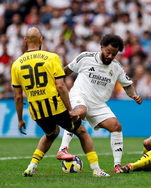 西甲-水爷点射魔笛神球!皇马3-1巴萨 法蒂里程悲 西甲-水爷点射魔笛神球!皇马3-1巴萨 法蒂里程悲